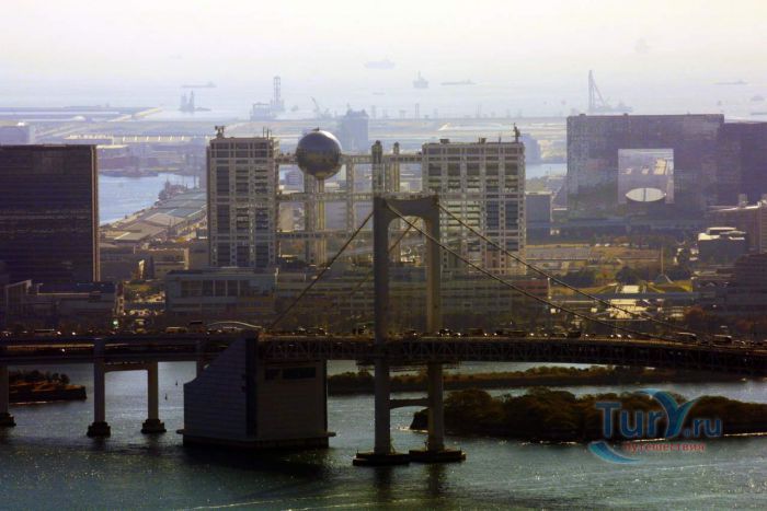 Футуристическое здание Фудзи ТВ