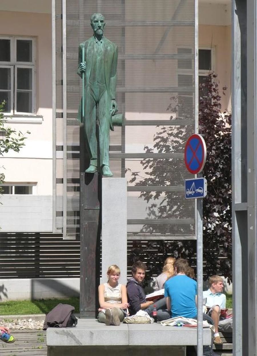 Памятник Яану Тыниссону