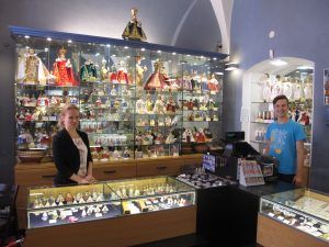 Продажа сувениров Пражского «Езулатка»