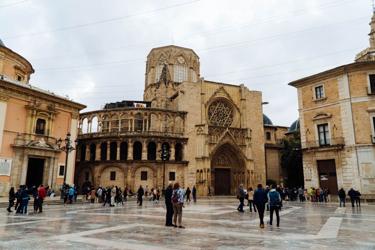 Площадь Богородицы (Plaza de la Virgen)