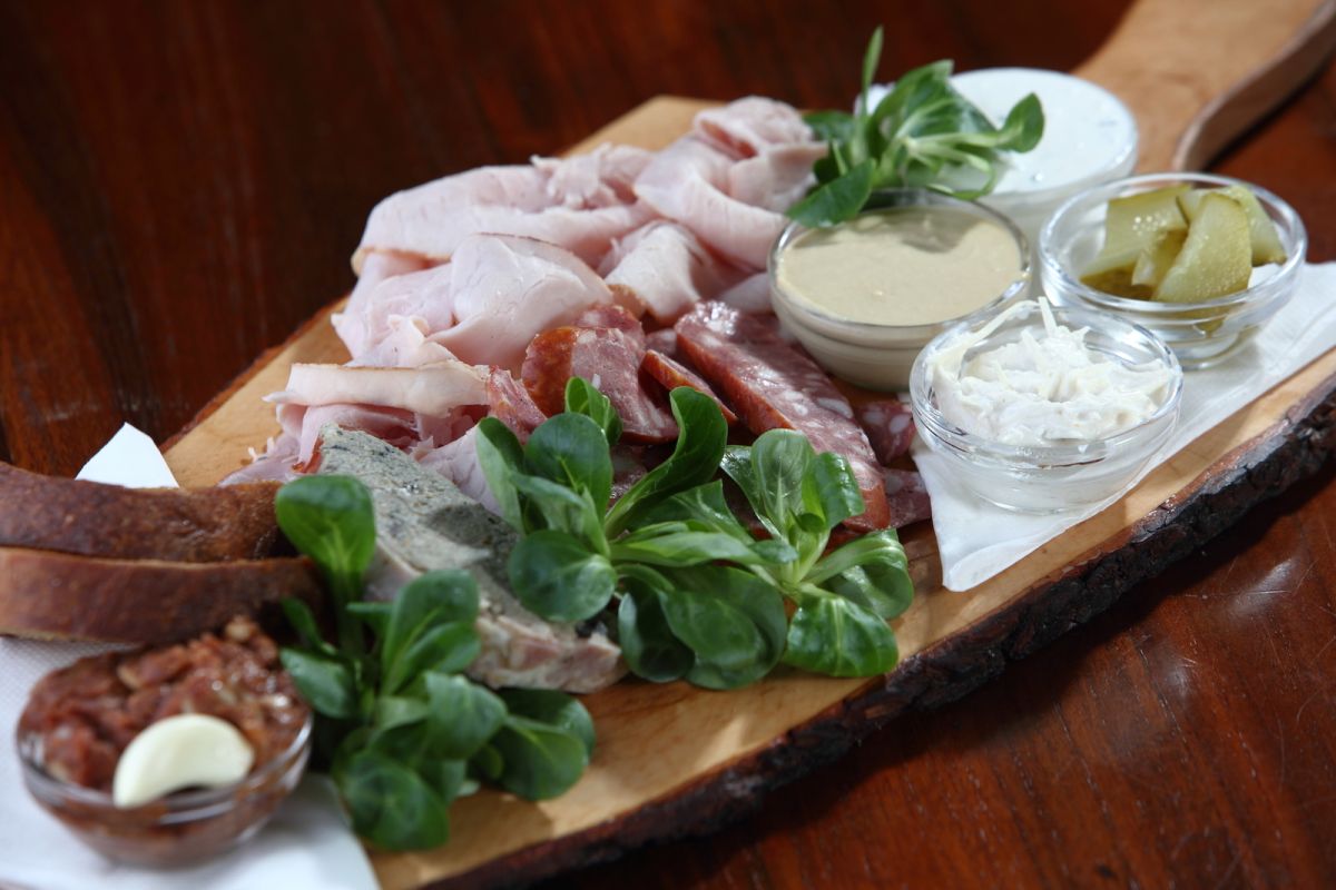 La Republika Restaurant - Beer bar - Music