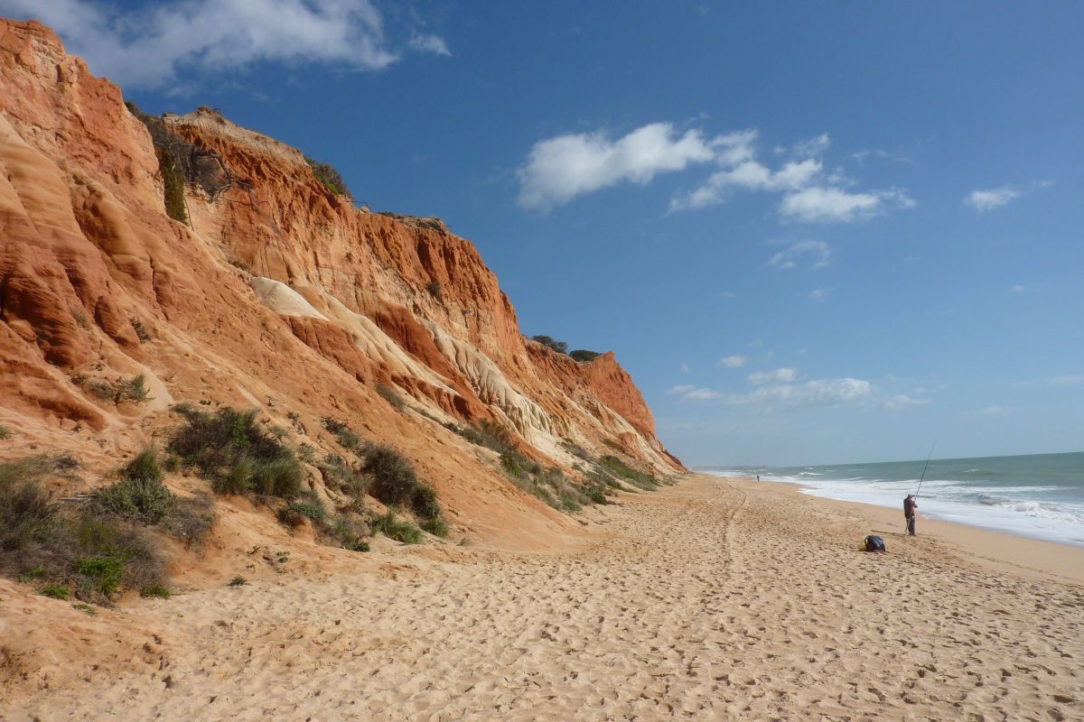 Пляж «Прайя-дуз-Ольюш-ди-Агва»
