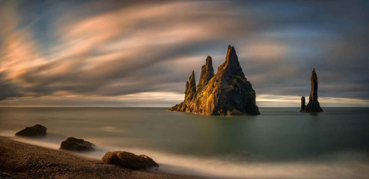 Чёрный песчаный пляж Рейнисфьяра