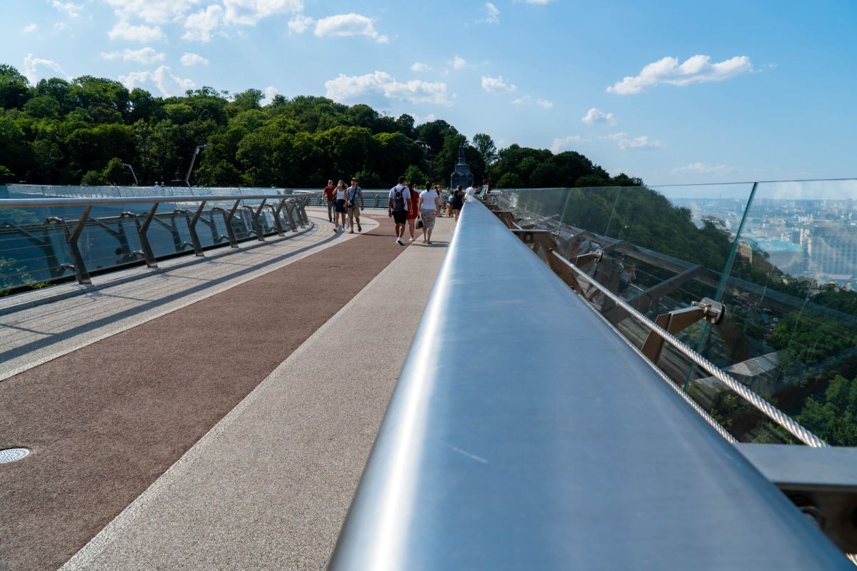 Стеклянный Мост