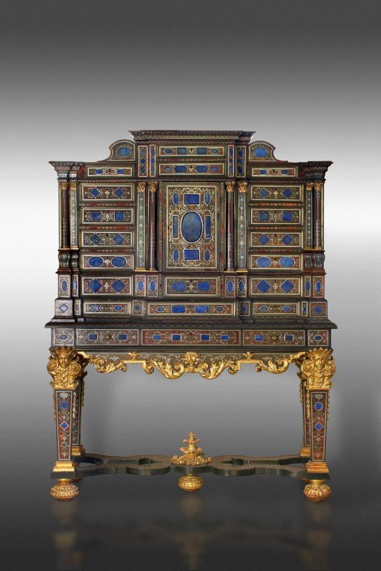 Выставка ИСКУССТВО, ЖИЗНЬ в музее декоративно-прикладного искусства