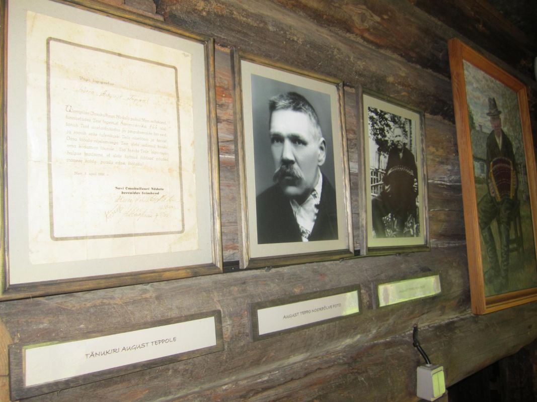 Памятный камень мастеру по изготовлению гармоник Аугусту Теппо