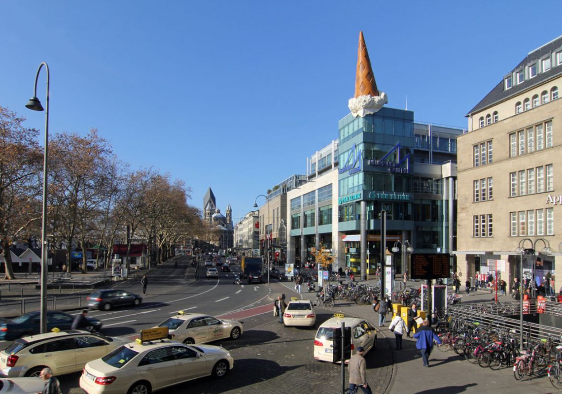 Площадь Ноймаркт в Кёльне