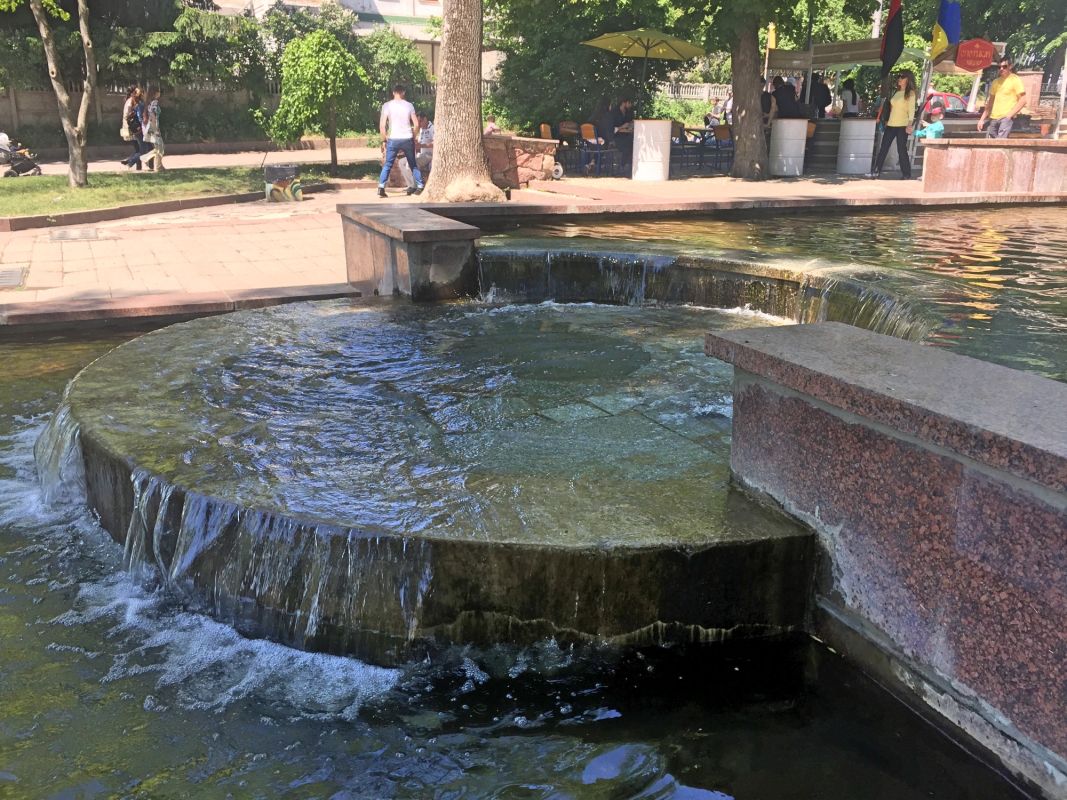 Каскадный фонтан на Старом бульваре