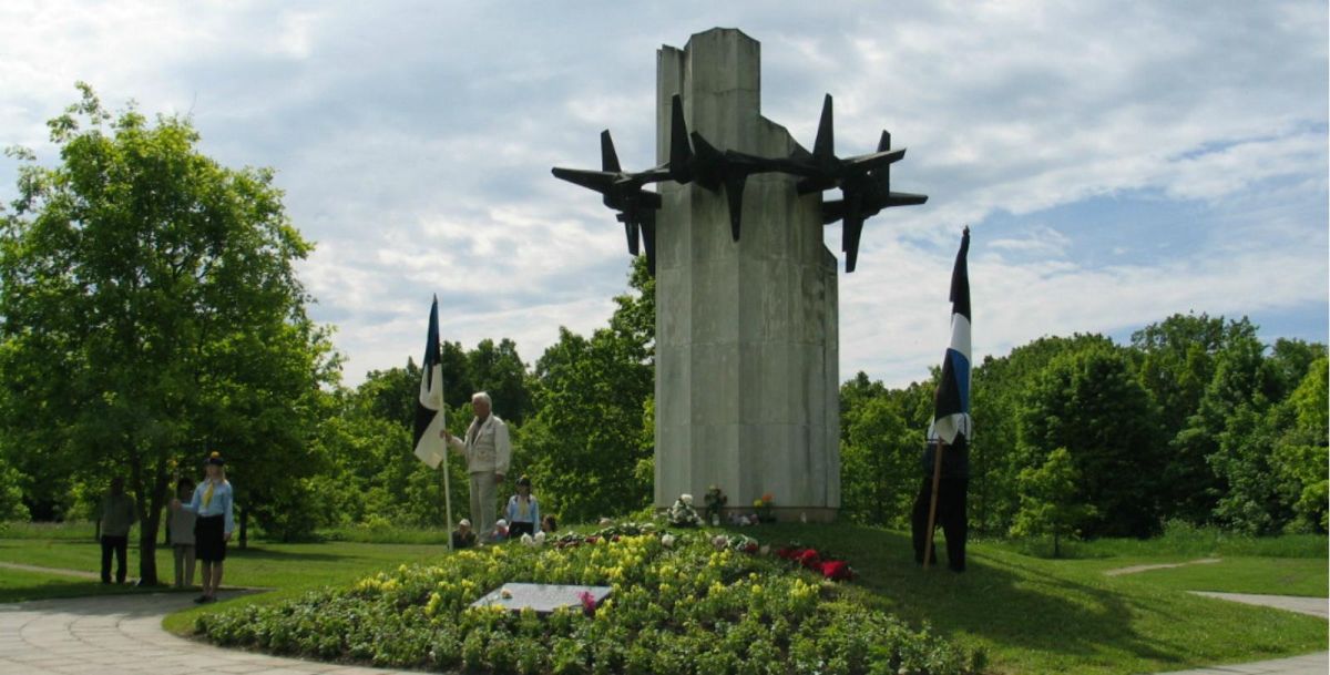 Памятник «Терновый венец»