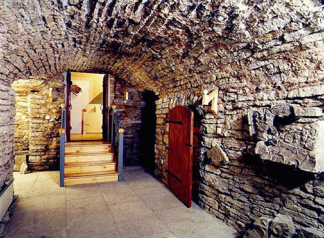 Здание Консистории Эстонской Евангелическо-Лютеранской Церкви, или епископский дом и часовня