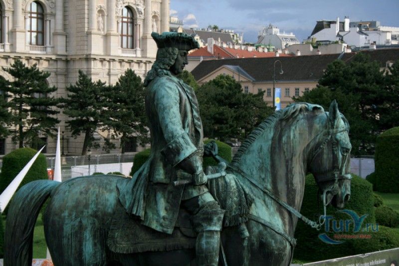 Памятник Императрице Марии Терезии