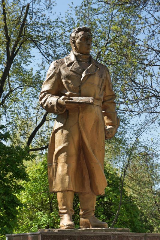 Памятник Чкалову