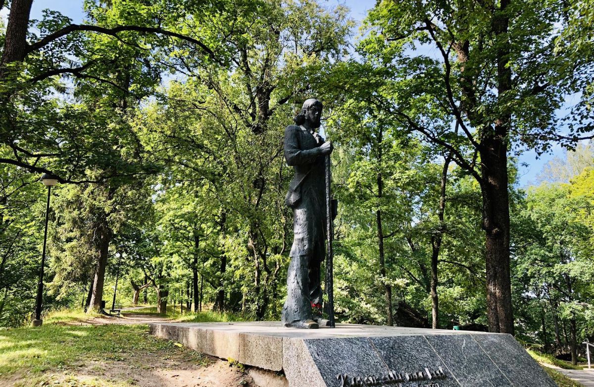 Памятник Кристьяну Яаку Петерсону