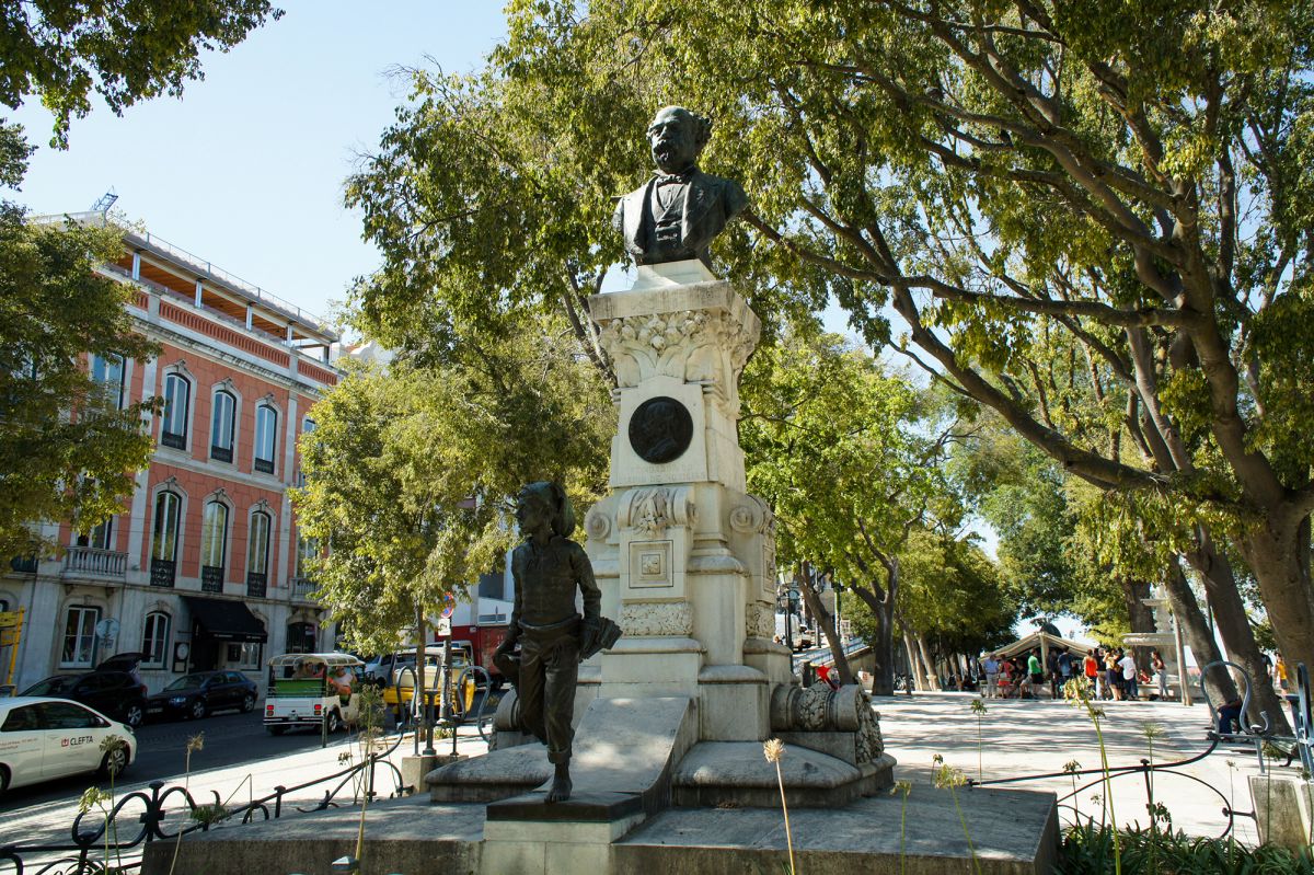 Памятник Эдуардо Коэльо