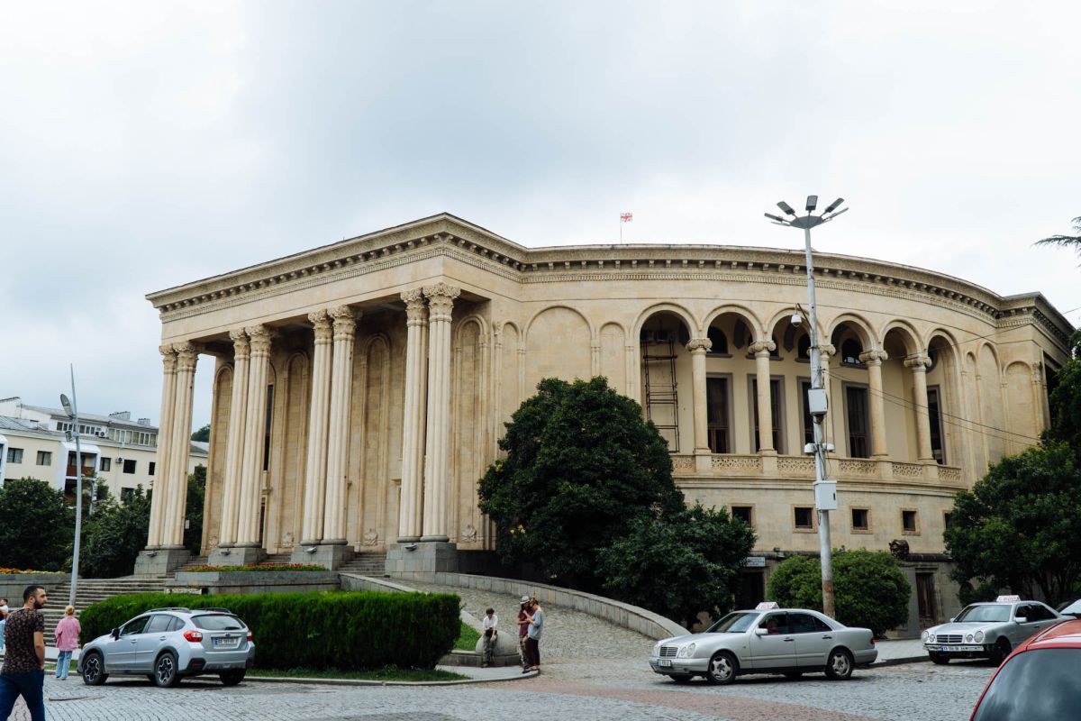 Драматический театр им. Л. Месхишвили