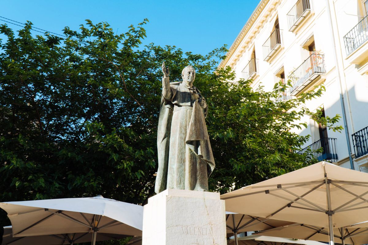 Пласа-де-Л'Аркебисбе (Архиепископская площадь)