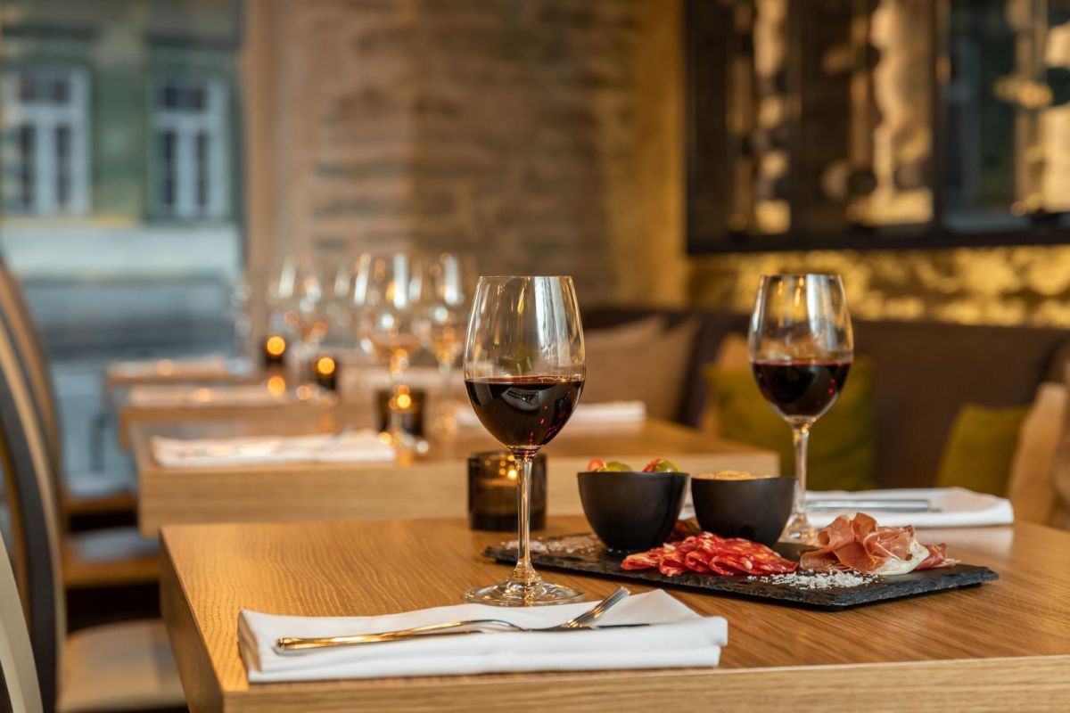 Винный бар OTTO's Wine & Tapas Bar