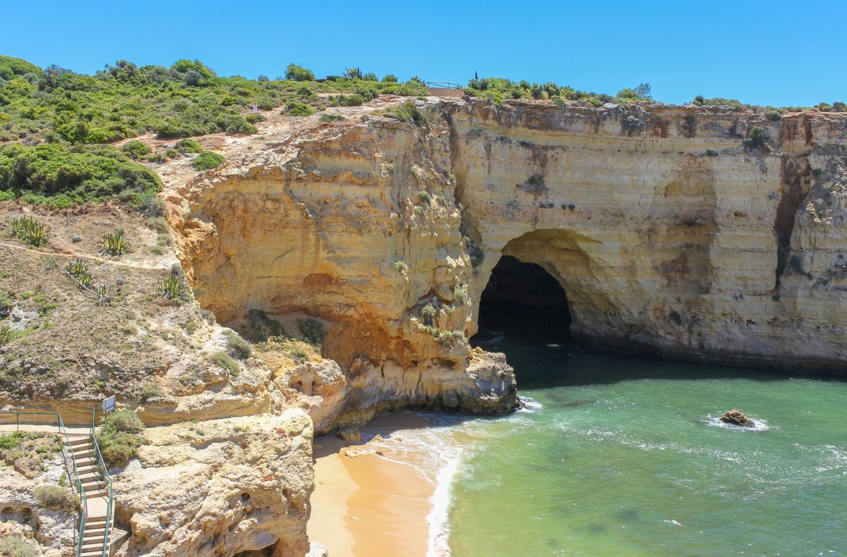 Пляж «Прайя-ди-Вале-Кову»