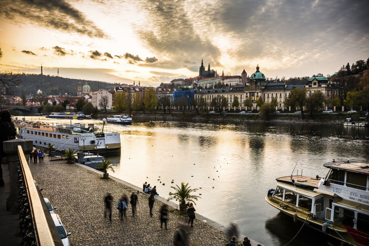 Набережная Дворжака