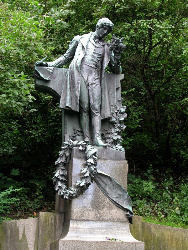 Статуя Карел Гынек Маха