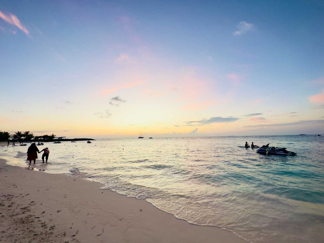Северо-западный пляж Маафуши (пляж водных видов спорта)