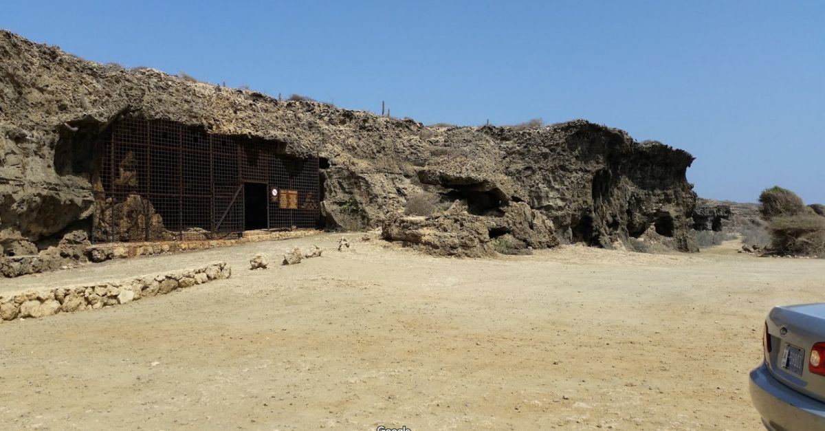 Пещеры Фонтейн и Хулиба (Fontein Cave and the Huliba Cave)