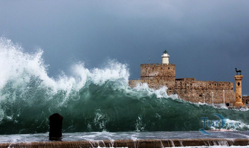 Порт Мандраки