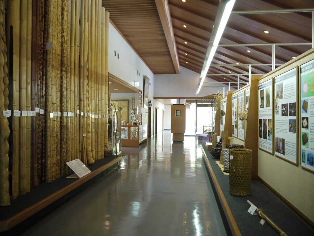 Музей бамбука в парке Ракусаи Тикурин (Бамбуковый лес)