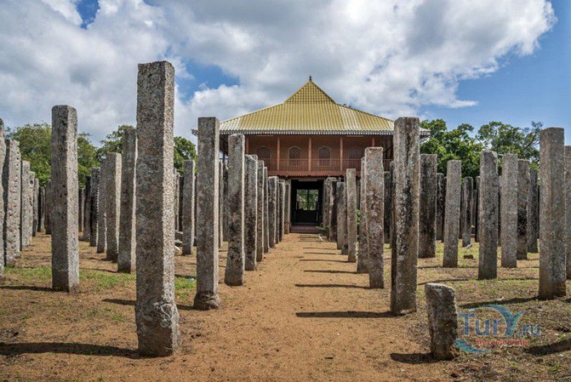 Дворец Лохапасада