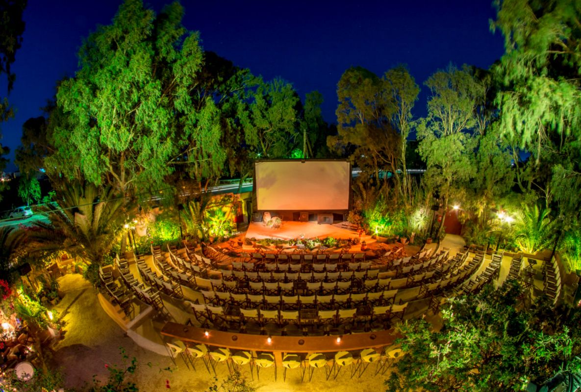 Кинотеатр под открытым небом в Камари