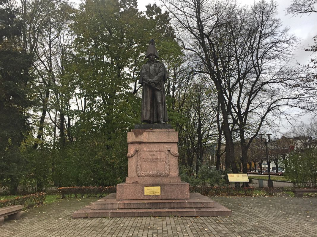 Монумент Михаилу Андрею Барка́лей‑де‑Толли