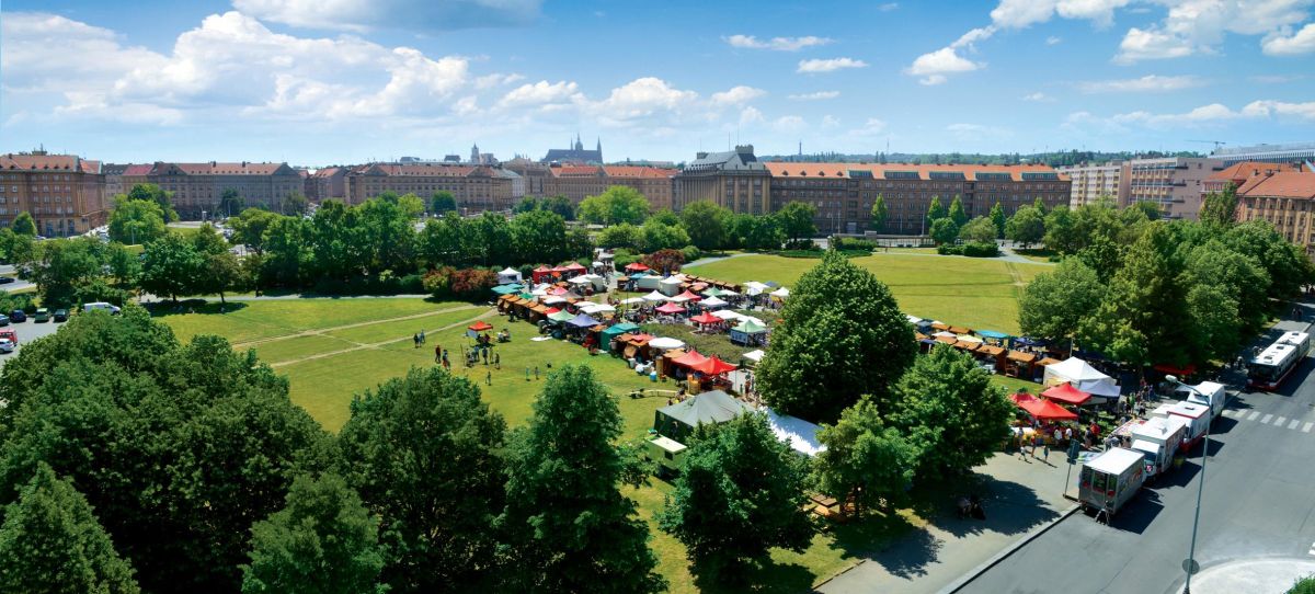 Фермерские рынки на площади Победы
