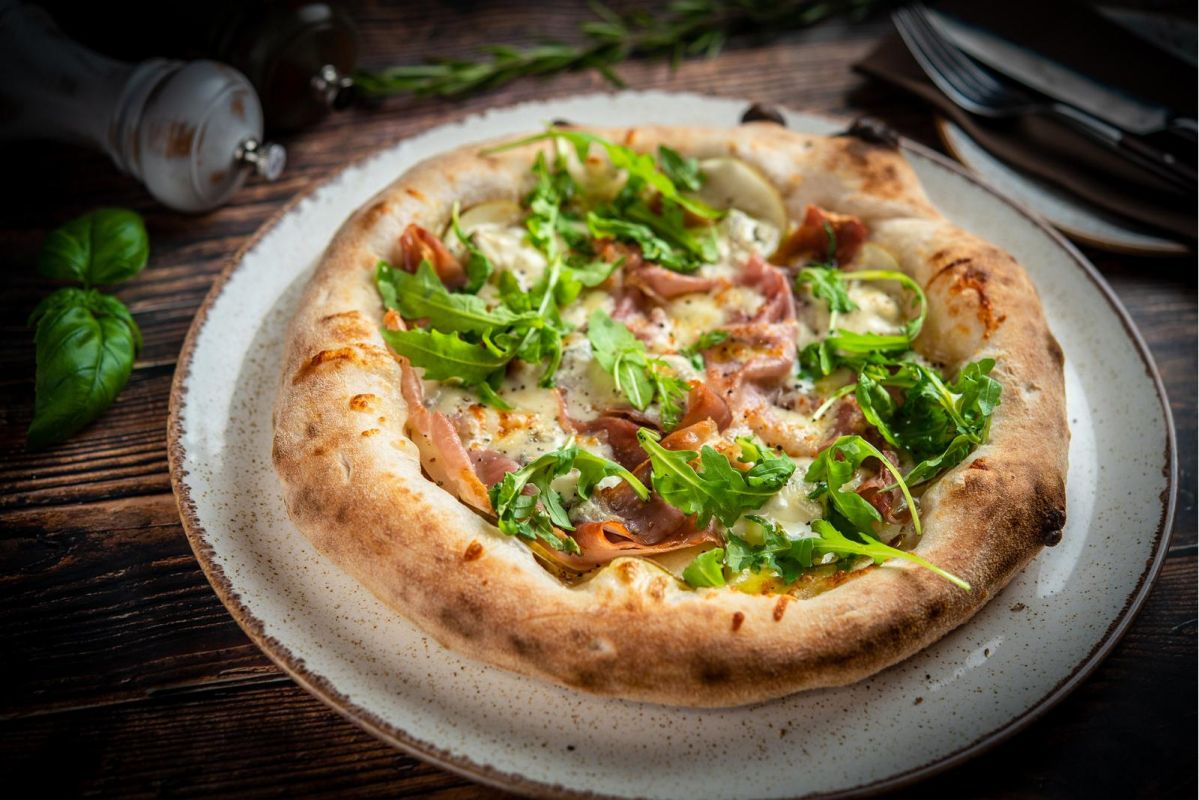 Ресторан и неапольская пиццерия La Cucina