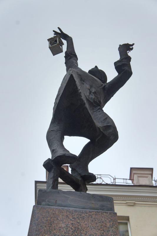 Памятник Фонарщику