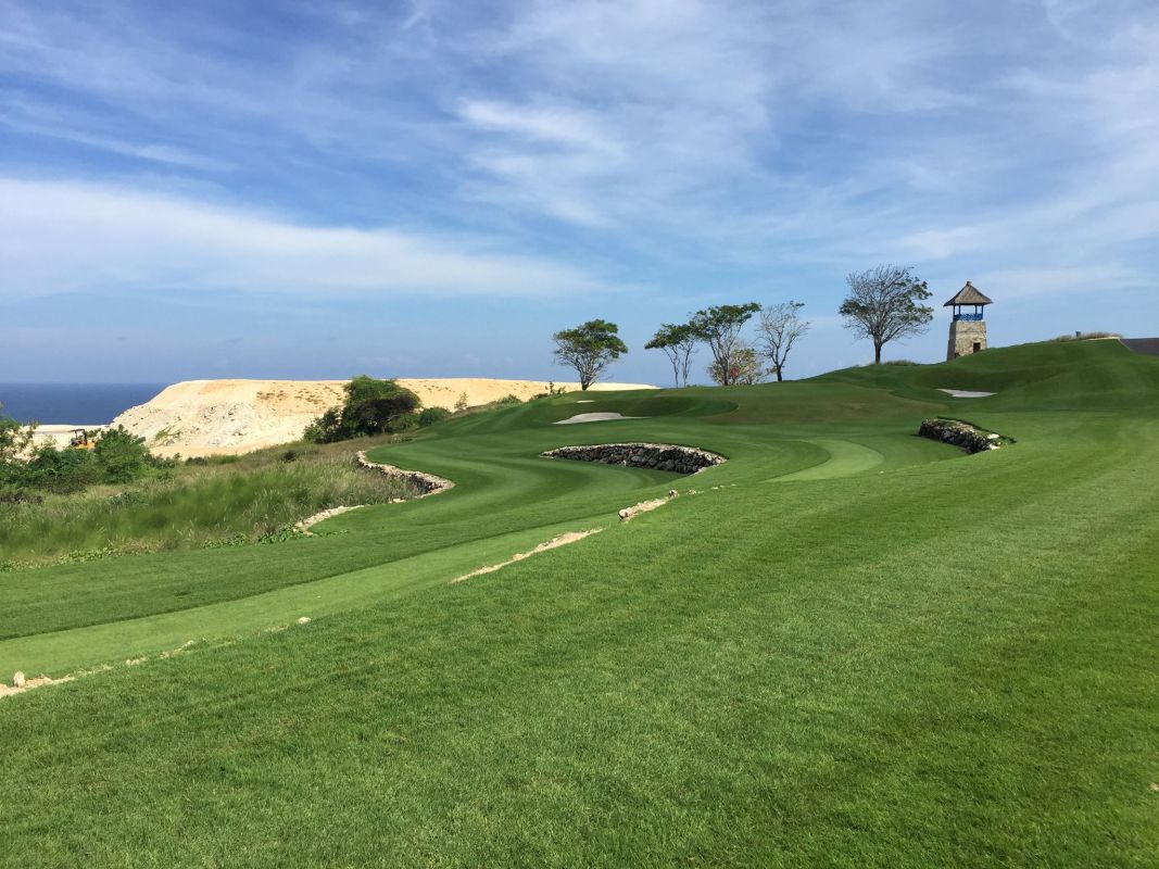 Гольф и кантри клуб букит Пандава (Bukit Pandawa Golf & Country Club)