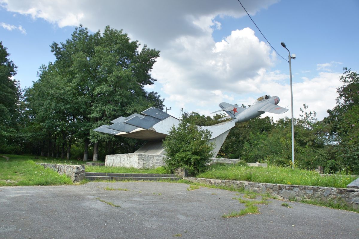Памятник в честь Второй воздушной армии (МИГ-15)