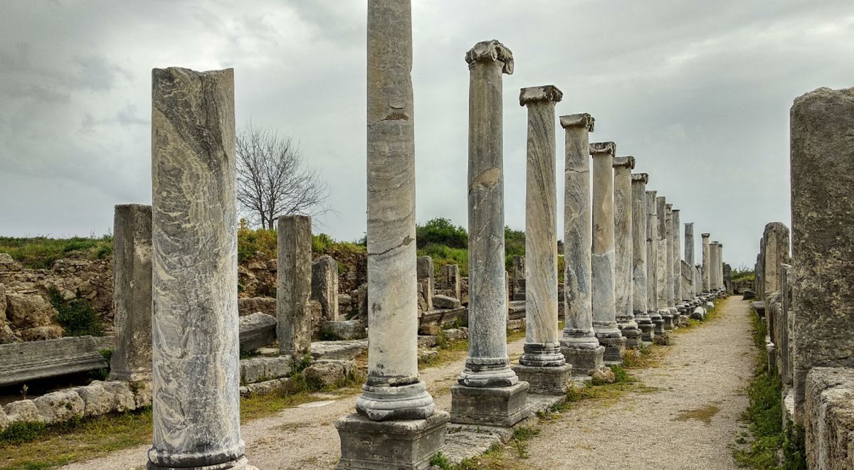 Руины древнего города Перге