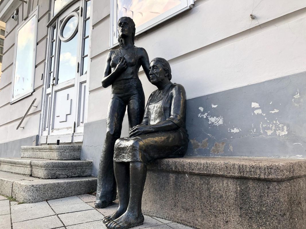 Скульптура «Крестьянки»