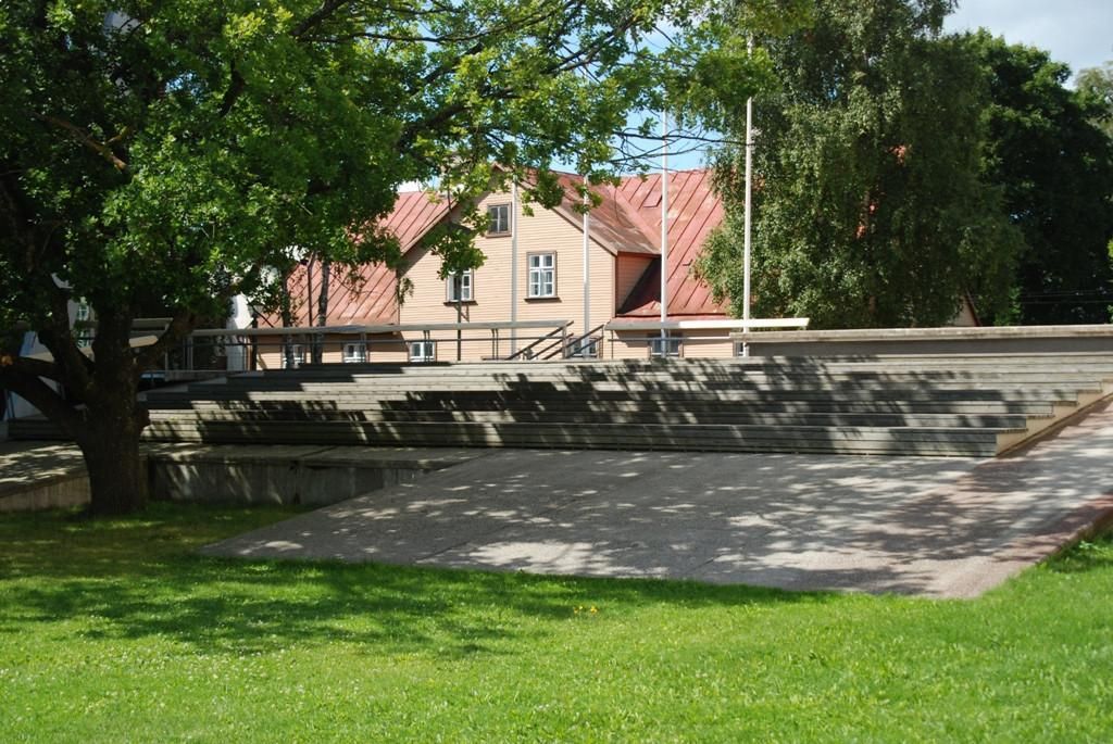 Здание Ляэнемааской Общей гимназии