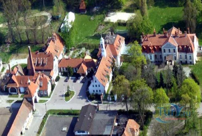 Дворец и Конный завод в Кадынах