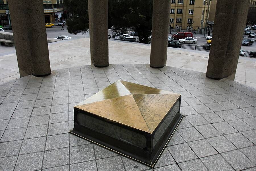 Мавзолей Авиценны