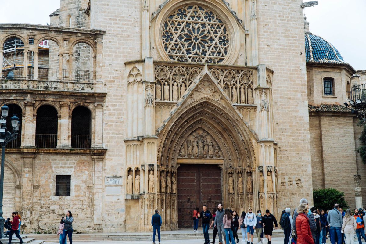 Площадь Богородицы (Plaza de la Virgen)