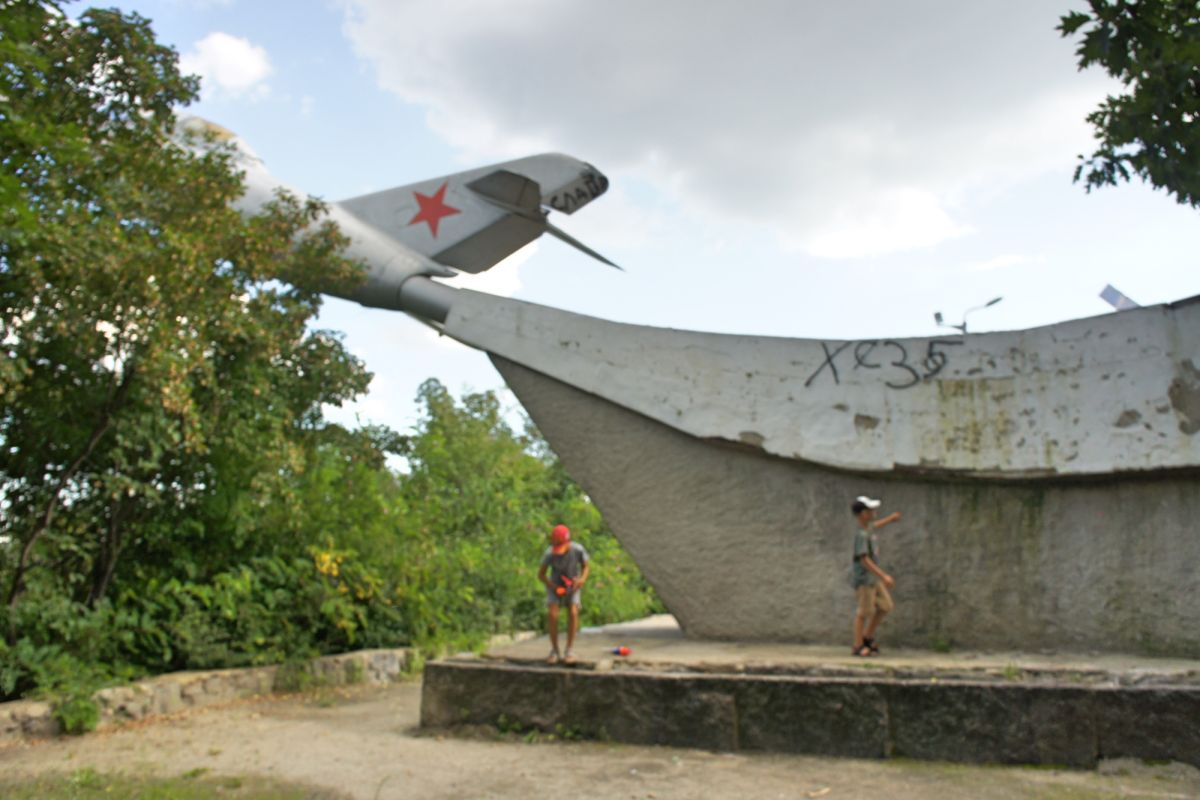 Памятник в честь Второй воздушной армии (МИГ-15)