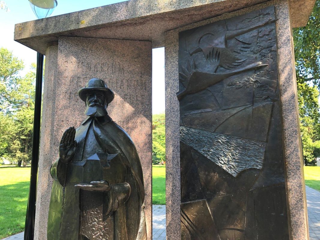 Памятник Хуго Треффнеру