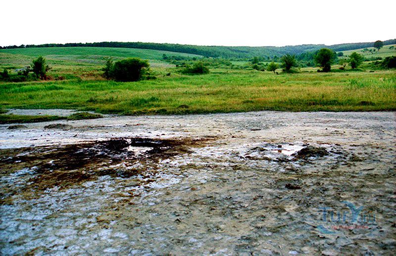 Грязевые вулканы в Старуне