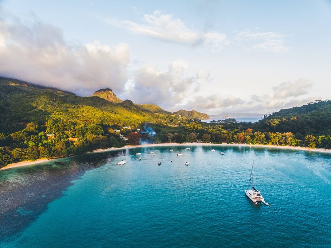 Пляж Порт-Лаунай