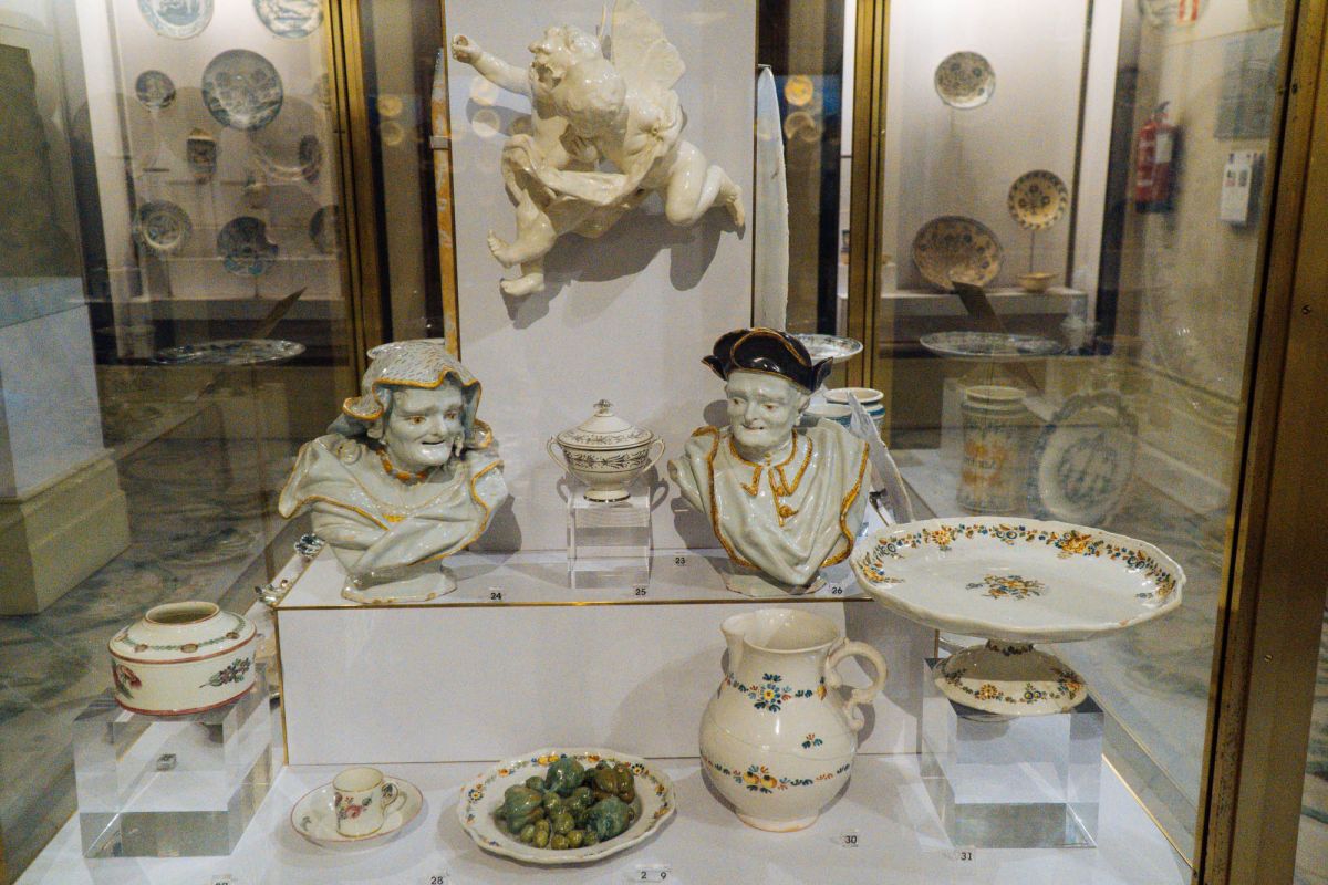 Дворец маркизов Дос-Агуас - Музей керамики