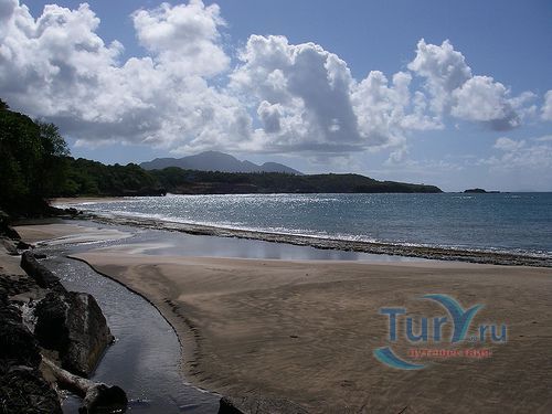 Пляж Залива Вудфорд (Woodford Hill Beach)