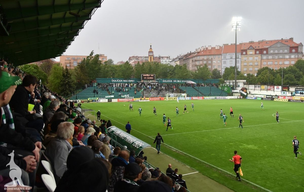 Футбольный стадион Доличек