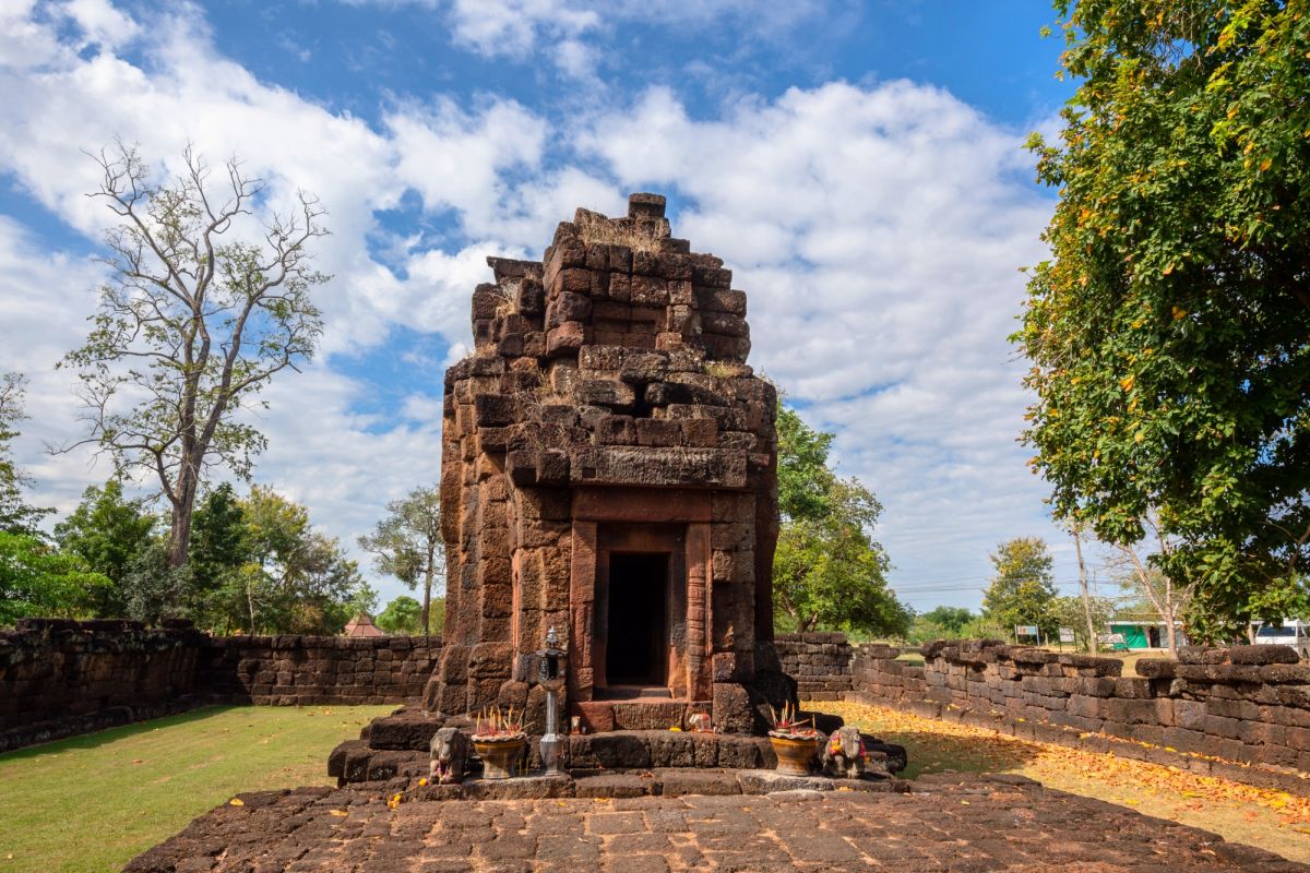 Ку Сантарат (Ku Santarat)